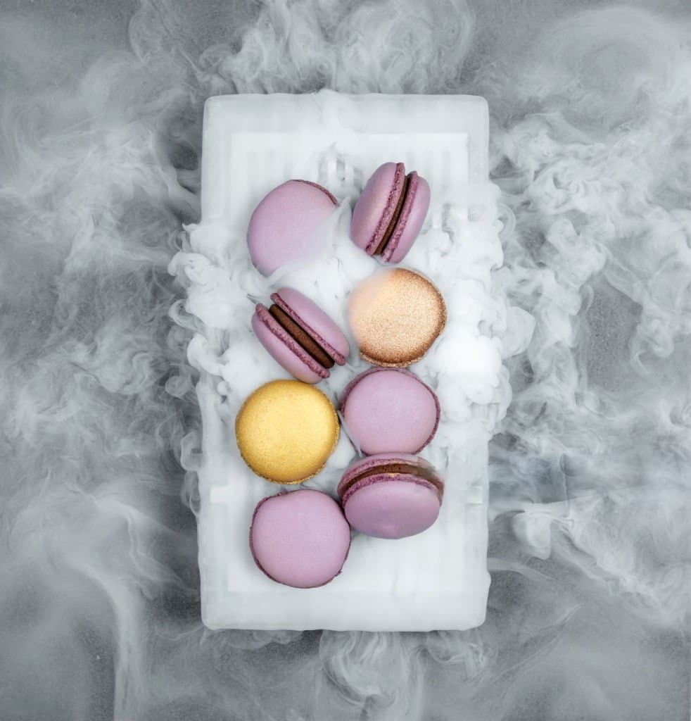 Glace carbonique macarons effet brume événement Maroc